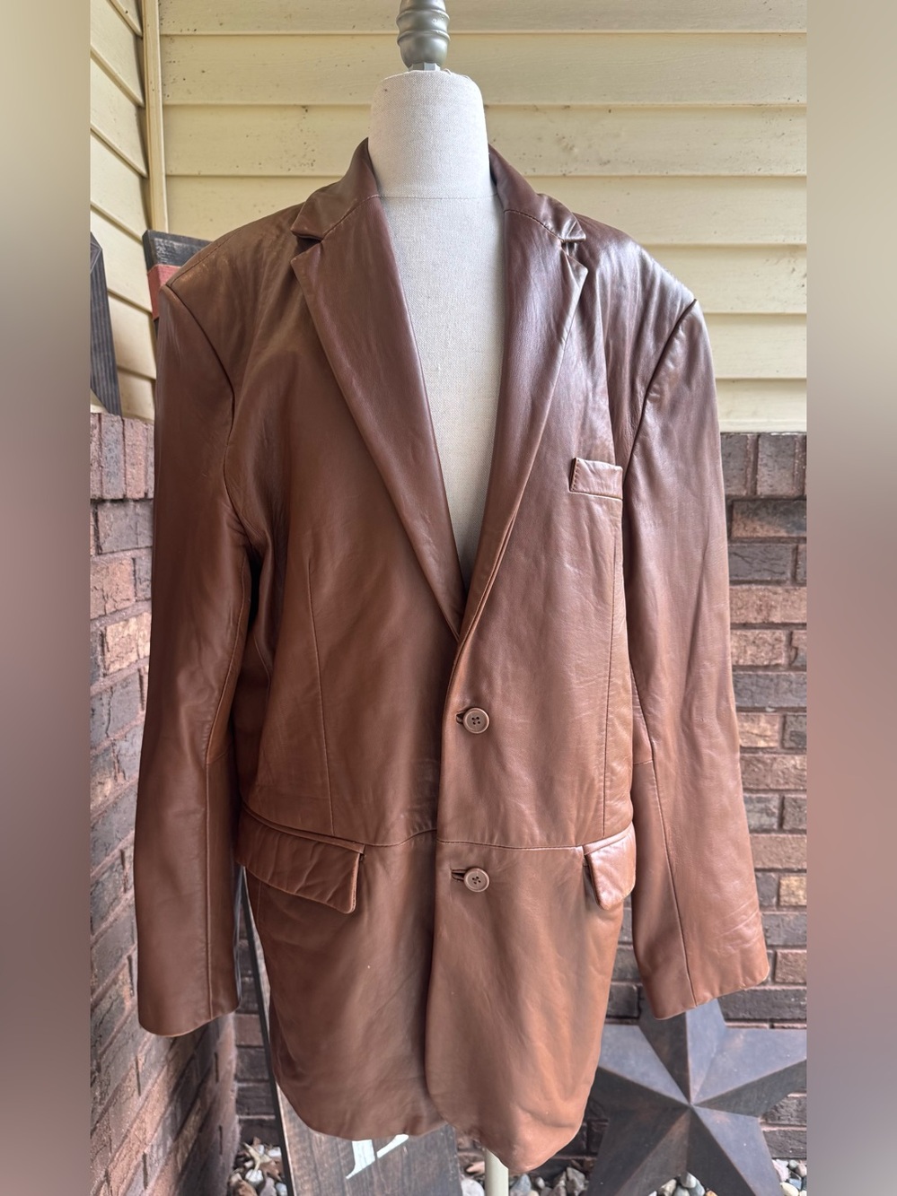 Men's Vintage Alfani soft brown leather suit coat
